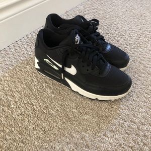 Nike women’s air max in size 8